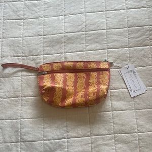 Manaola Kinolau Puakenikeni Pouch